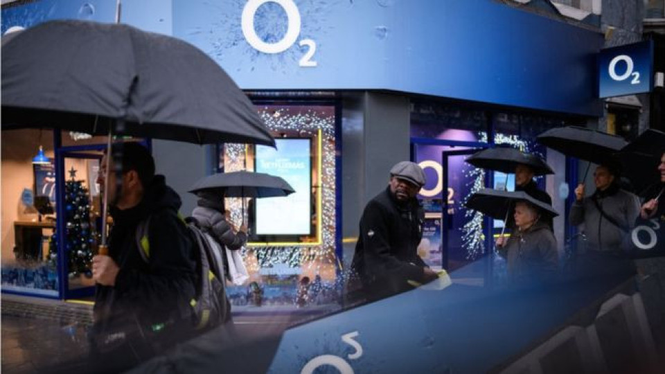 O2 'to seek millions' in damages over data outage