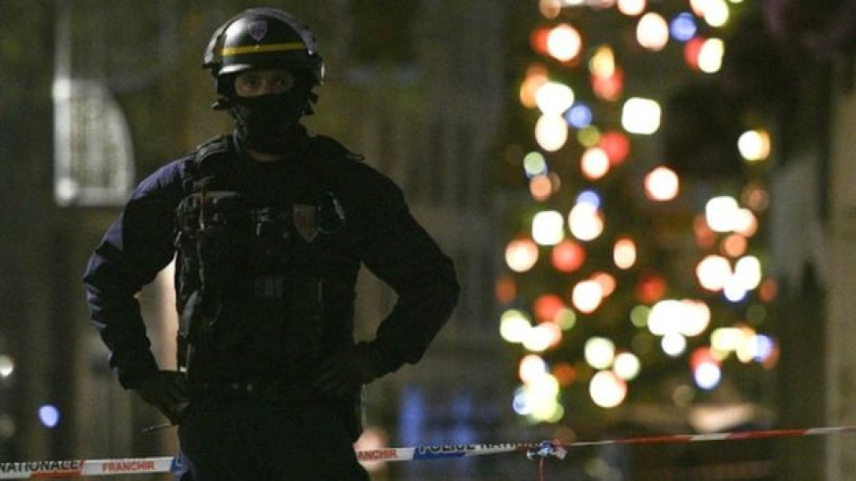 Strasbourg shooting: France hunts gunman as alert level raised