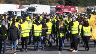 'Yellow vests': Scattered demonstrations seen in France