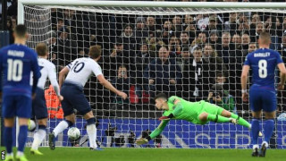 Kane's VAR penalty gave Spurs edge over Chelsea Carabao Cup semi