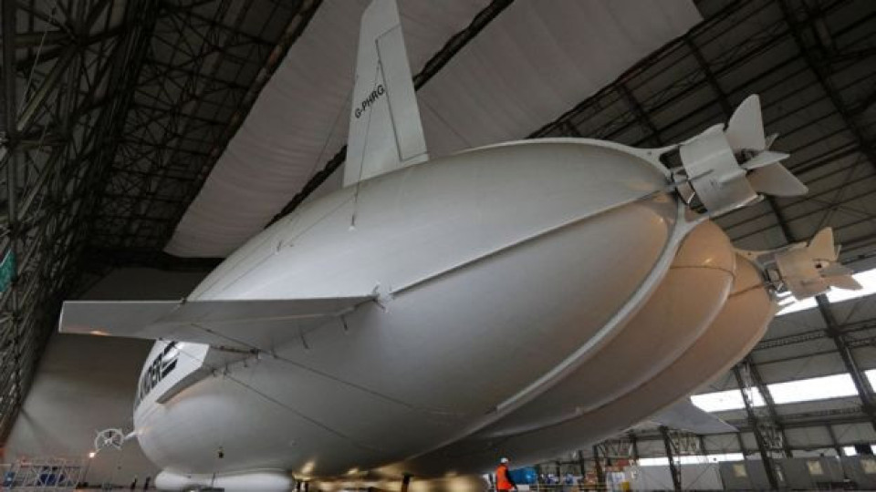 Airlander 10: World's longest aircraft grounded