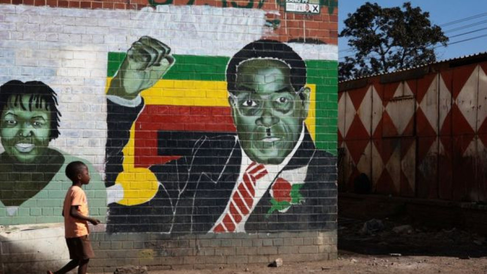 Zimbabwe's Mugabe 'lost $1m in stolen briefcase'