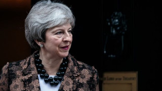 Brexit: Theresa May to meet Northern Ireland's political parties