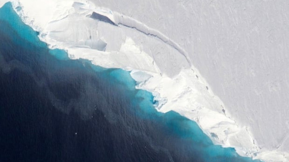 Cavity two-thirds the size of Manhattan discovered under Antarctic glacier