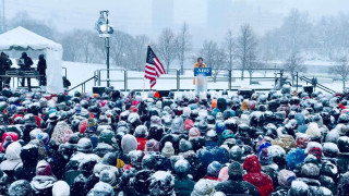 Amy Klobuchar: Democratic senator announces bid to run for president against Trump in 2020