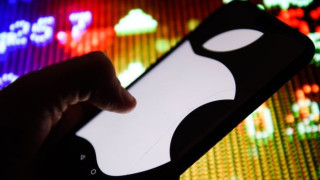 Former Apple lawyer charged with insider trading