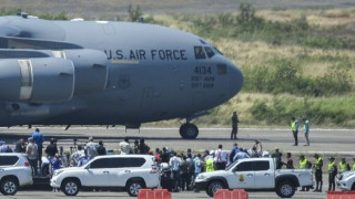 Venezuela crisis: US planes carrying aid arrive in Colombia