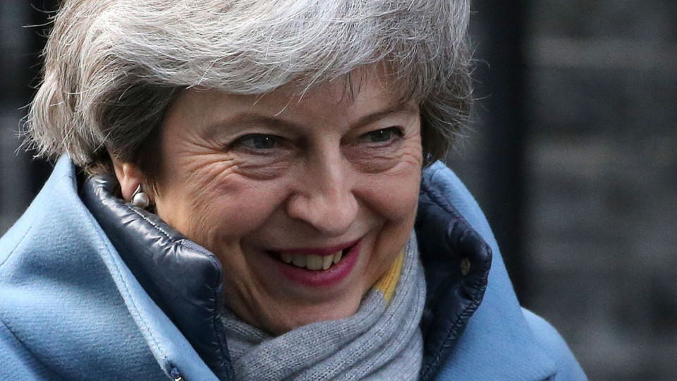 Brexit: Theresa May gathers ministers in face of 'constitutional crisis'