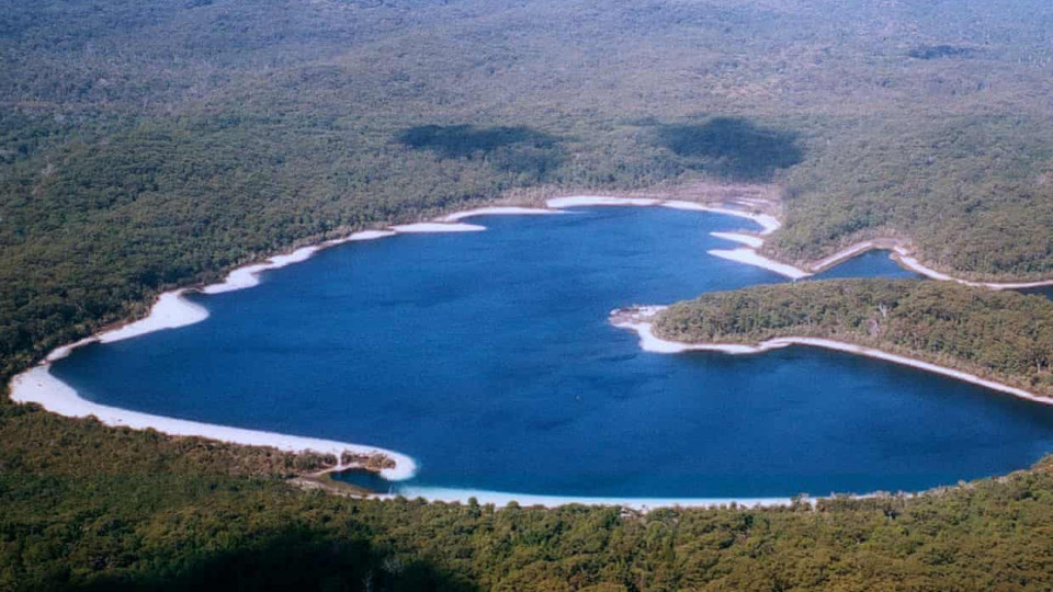 Two missing Japanese teenagers found dead in Fraser Island lake
