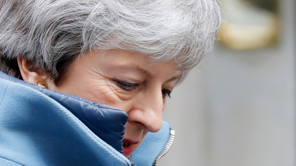 Brexit: May asks for short delay while EU offers year-long 'flextension'Brexit: May asks for short delay while EU offers year-long 'flextension'