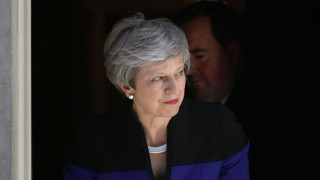 Theresa May to reveal departure date as talks with Labour under threat of collapse